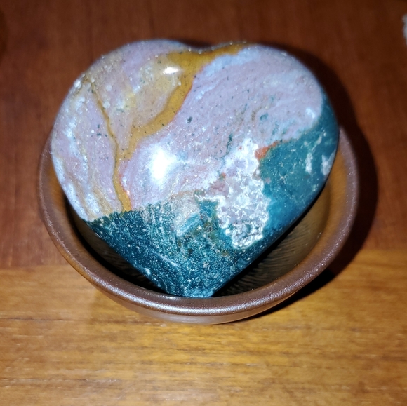 Green Jasper Crystal Heart - Picture 5 of 6